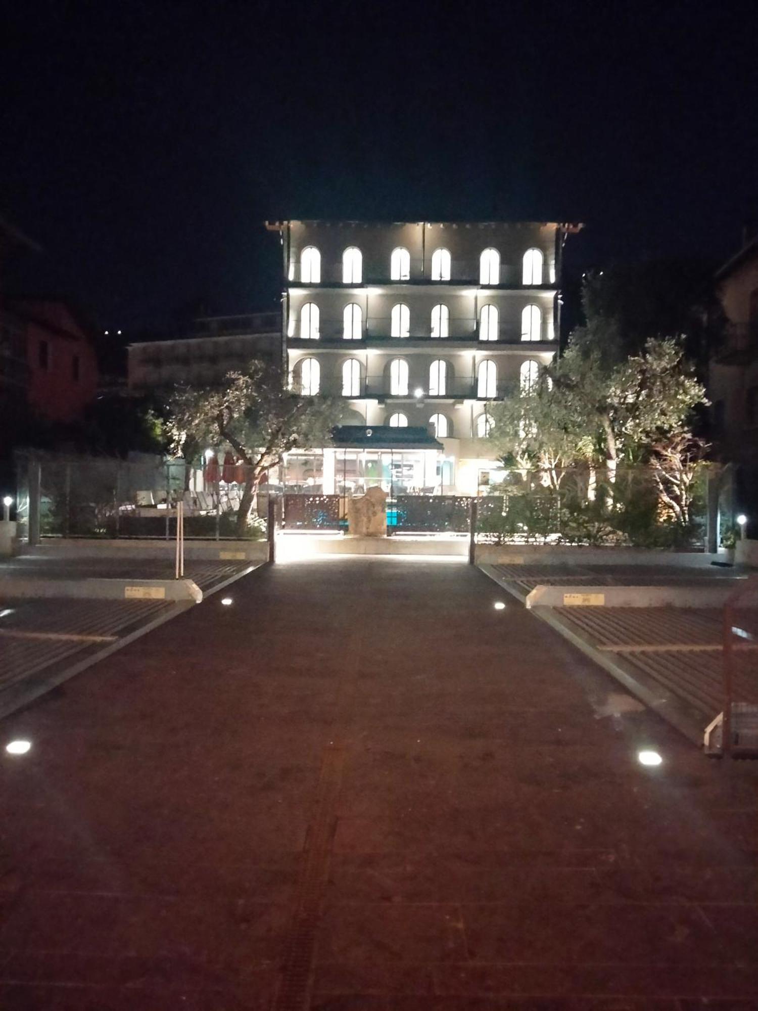 Hotel Ristorante Al Caminetto Worldhotels Crafted Adults Only Торрі-дель-Бенако Екстер'єр фото
